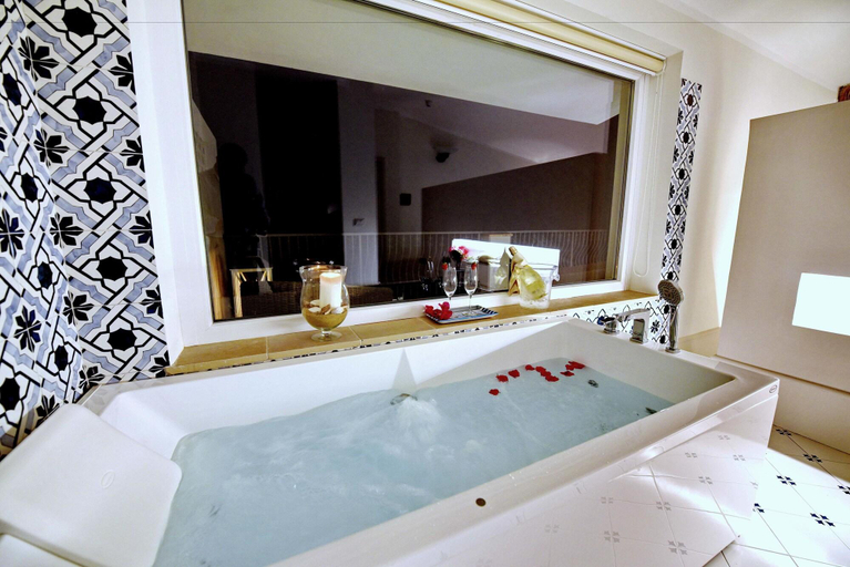 Bathroom 5, Garden Riviera, Salerno