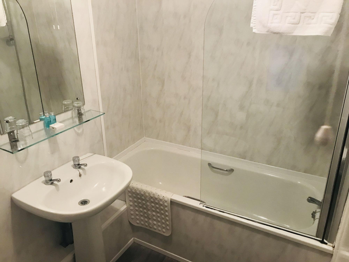 Bathroom 4, Dobbins Inn, Mid and East Antrim