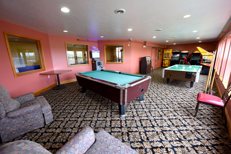 Public Area 2, Crown Choice Inn & Suites Lakeview & Waterpark, Cheboygan