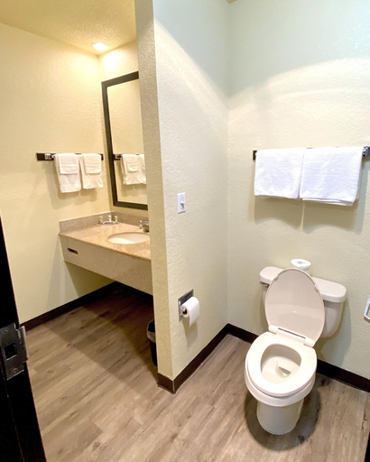 Bathroom 4, Travelers Inn, Pasquotank