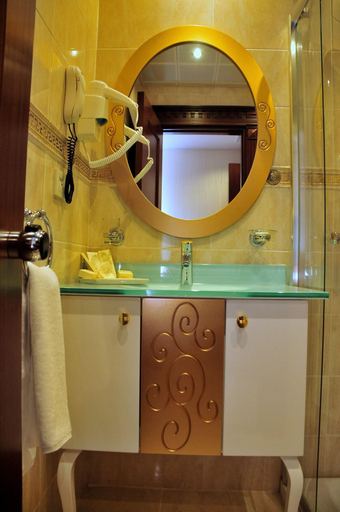 Bathroom 5, The Magnaura Palace Hotel, Fatih