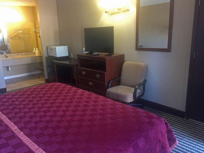 Bedroom 3, Americas Best Inn Eureka, Saint Louis