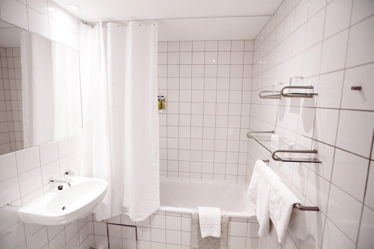 Bathroom 4, Jubilee Conference Centre, Nottingham