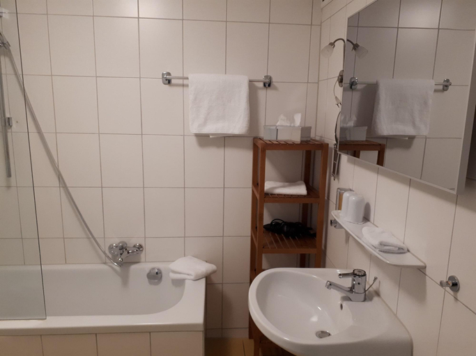 Bathroom 4, Murrer, Straubing-Bogen