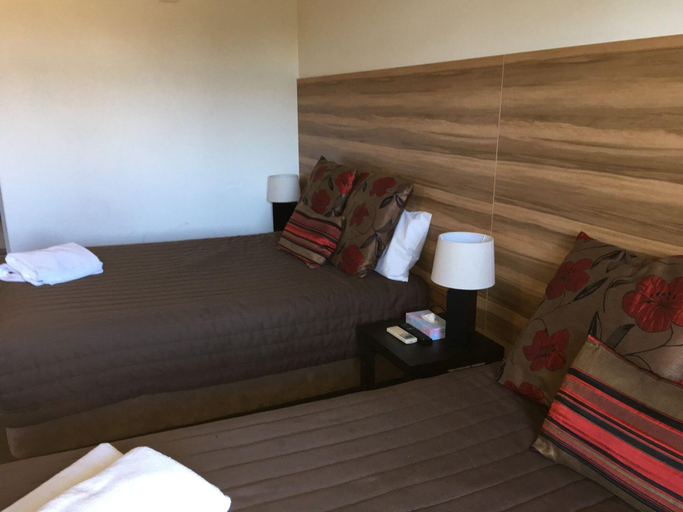 Bedroom 3, Red Cedars Motel, Canberra