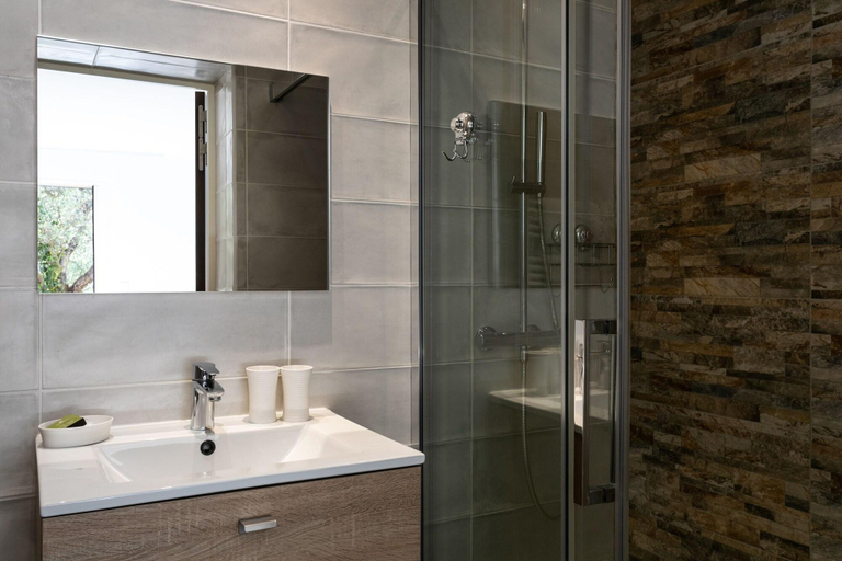 Bathroom 4, Le Cap Liouquet, Bouches-du-Rhône