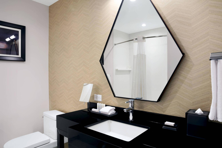 Bathroom 5, Courtyard by Marriott Boston Downtown/North Station, Boston