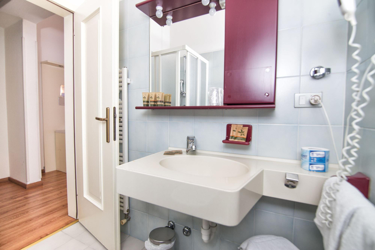 Bathroom 4, MyLAGO Garda Active Hotel, Trento