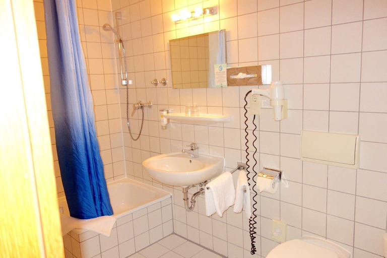 Bathroom 4, Komfort Hotel Ludwigsburg, Ludwigsburg