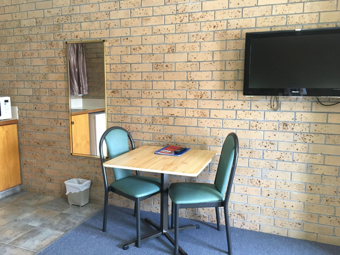 Bedroom 4, Dragon Phoenix Motel and Restaurant, Moree Plains