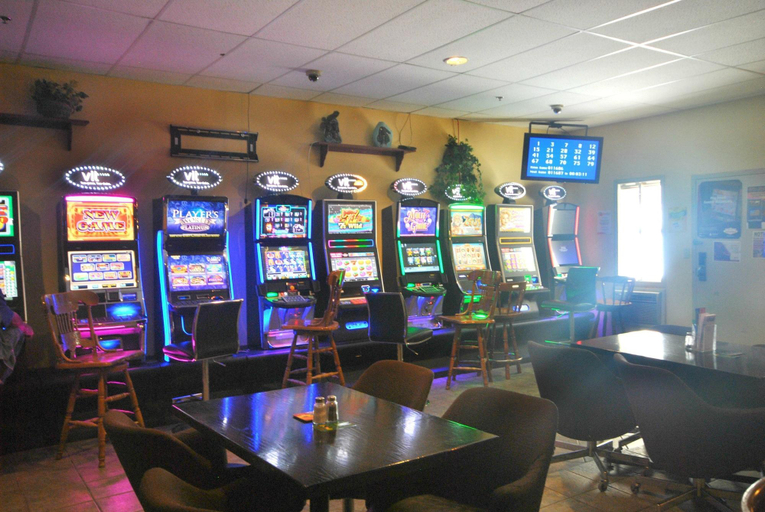 Food & Drinks 5, Howard Johnson Strathmore, Division No. 5
