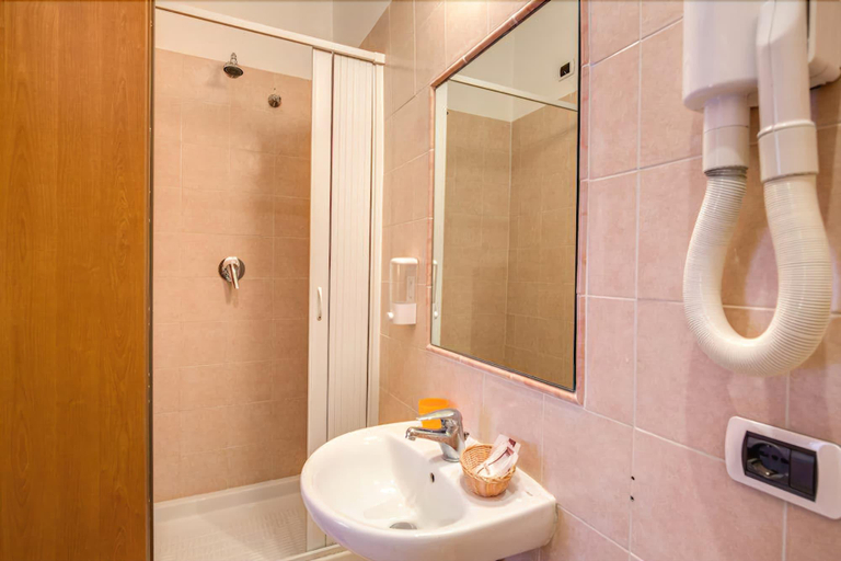 Bathroom 4, B&B Goivy, Rome