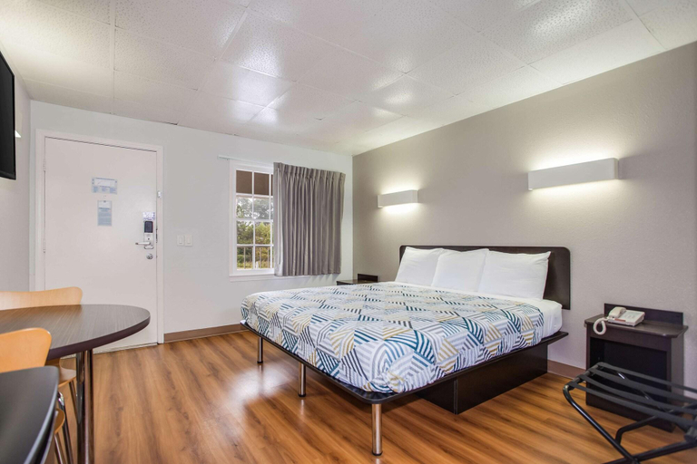 Bedroom 3, Motel 6 Walterboro Sc, Colleton
