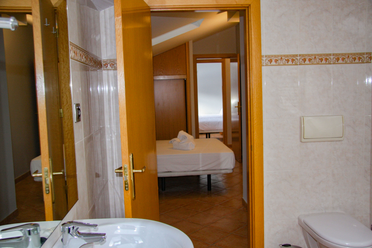 Bathroom, Aptos Colells