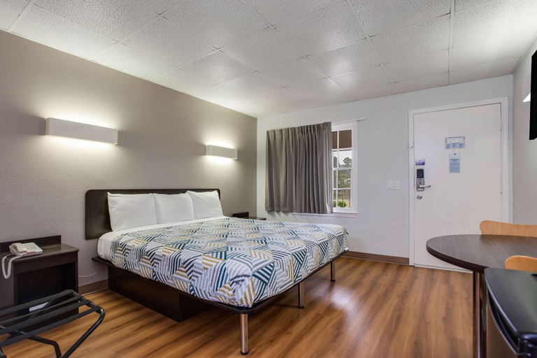 Bedroom 4, Motel 6 Walterboro Sc, Colleton