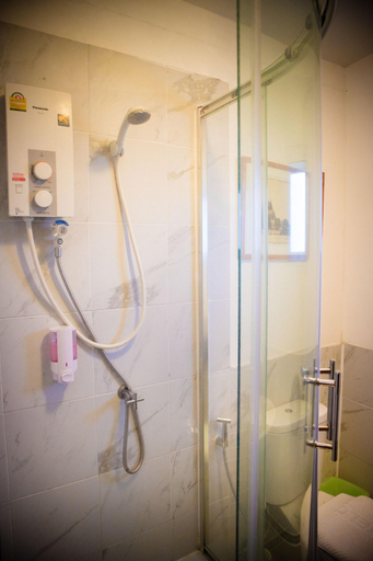 Bathroom 4, Tawan Bed Club, Muang Chiang Mai