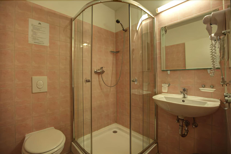 Bathroom 4, Bernstein, Berlin