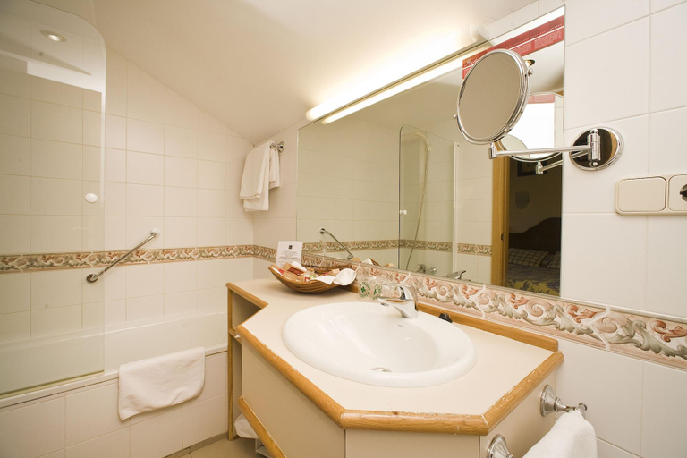 Bathroom 4, Hotel Ekai, Navarra
