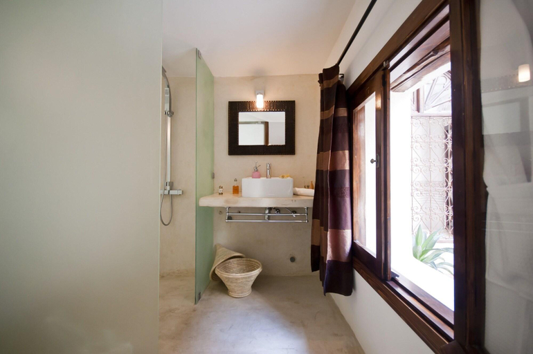 Bathroom 4, Riad El Maâti, Rabat