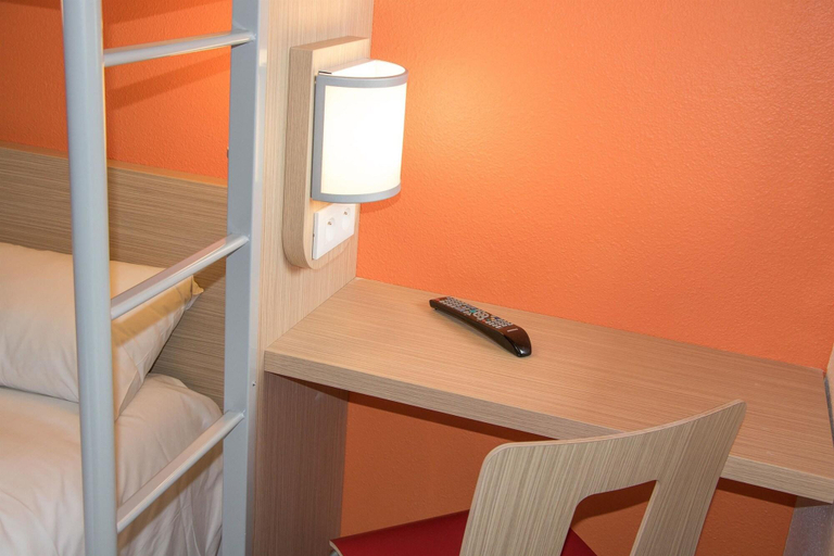 Bedroom 4, Premiere Classe Nantes Est St Sebastien Sur Loire, Loire-Atlantique
