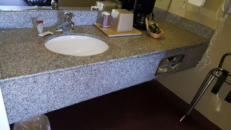Bathroom 4, Super 8 Rockwall, Rockwall