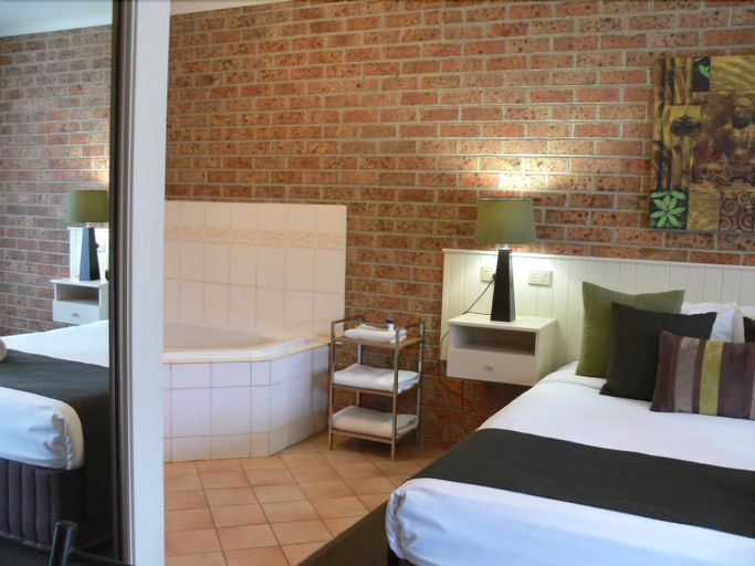 Bathroom, Begonia City Motor Inn, Ballarat - South