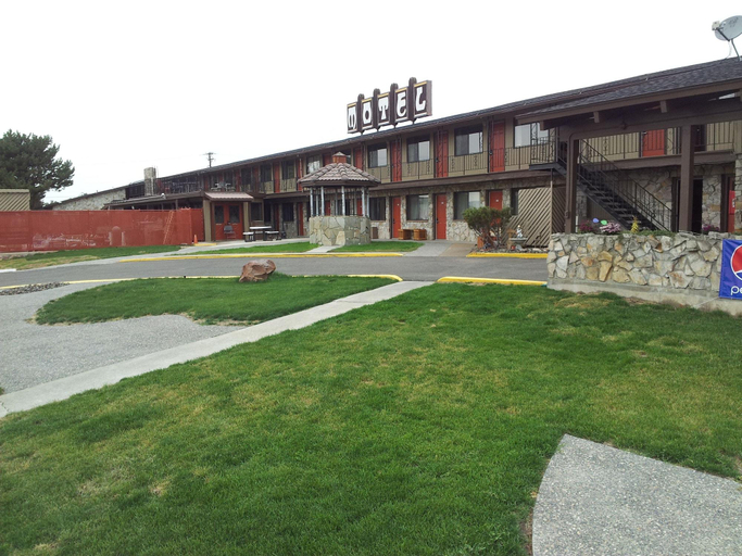 Exterior & Views 2, Richland Inn and Suites, Benton