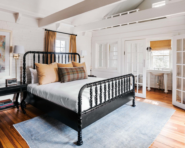 Bedroom, Clifton Inn, Albemarle