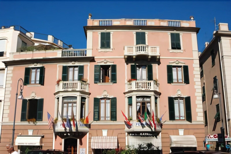 Exterior & Views 17