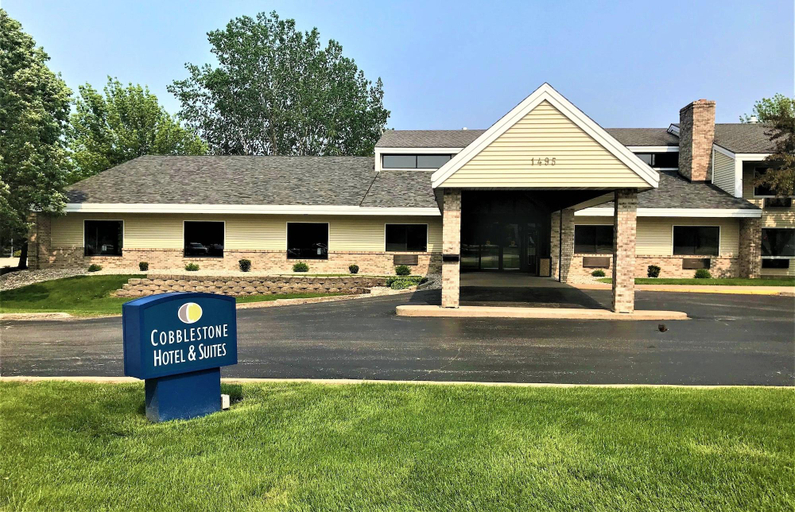 Exterior & Views 1, Quality Inn, Winnebago