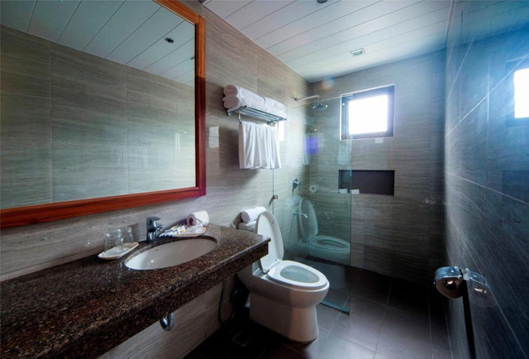 Bathroom 5, V Hotel and Apartel, Baguio City