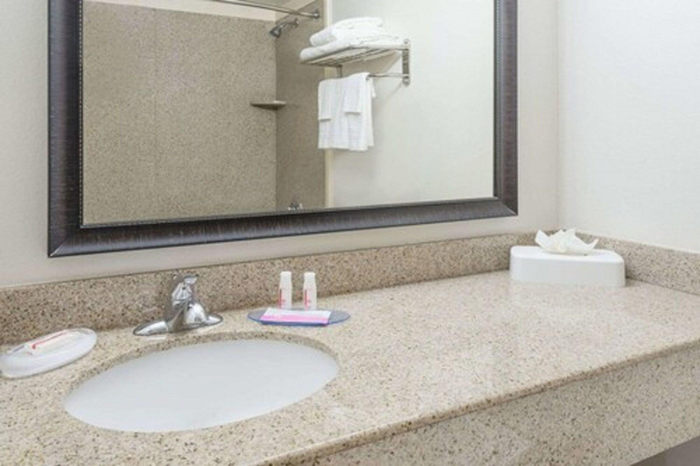 Bathroom, MCM Elegante Odessa, Ector