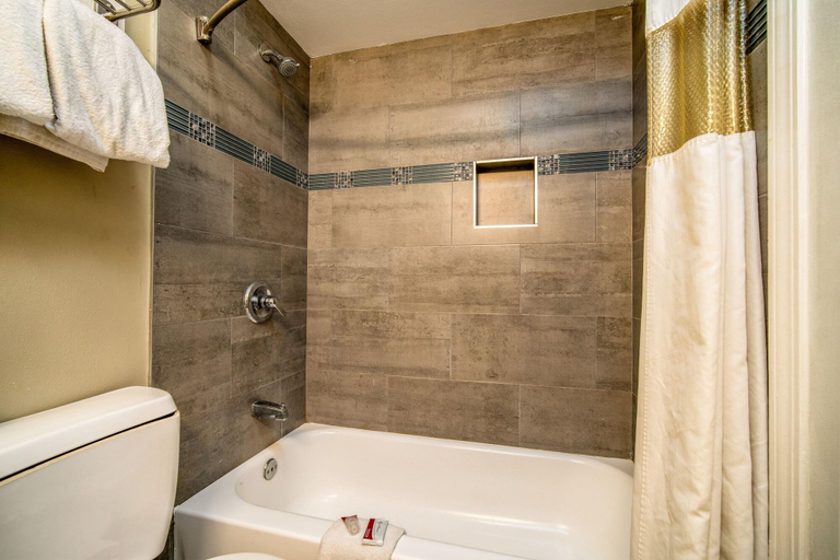 Bathroom 4, Regency Inn Suites, Los Angeles