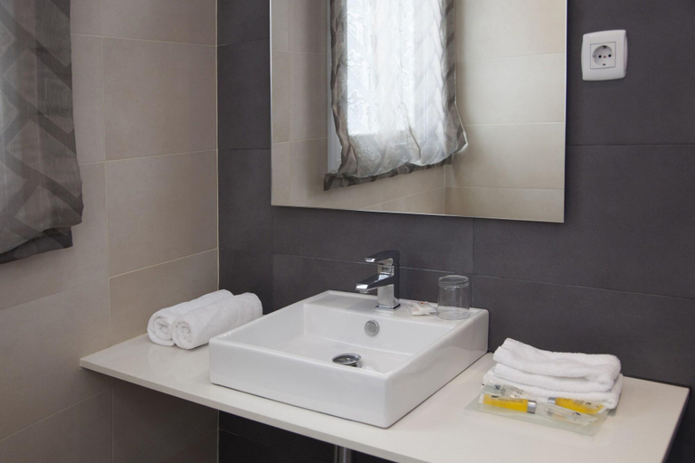 Bathroom 4, Hostal Goya, Barcelona