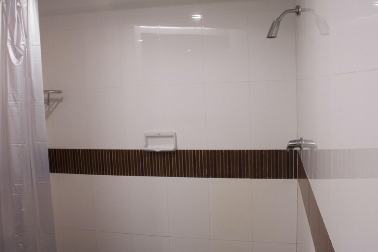 Bathroom 3, Hatyai Holiday Hotel, Hat Yai