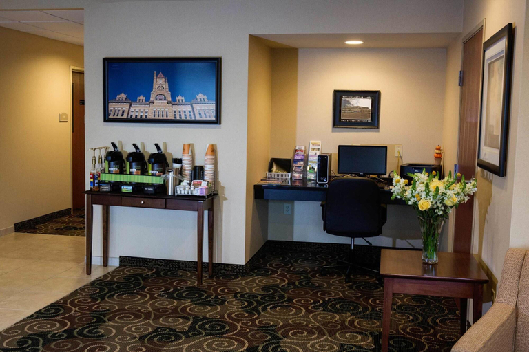 Public Area 2, Cobblestone Hotel & Suites - Knoxville, Marion
