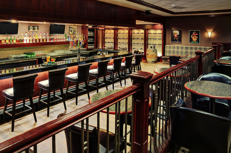 Food & Drinks 5, Chateau Nova Yellowhead, Division No. 11