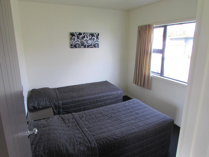 Bedroom 3, Dunedin Holiday Park, Dunedin