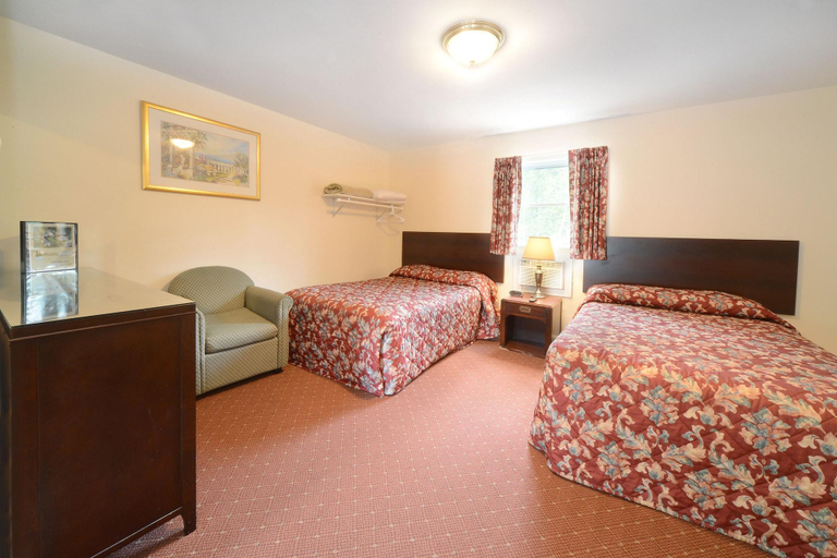 Public Area 2, Studio Motel, Warren