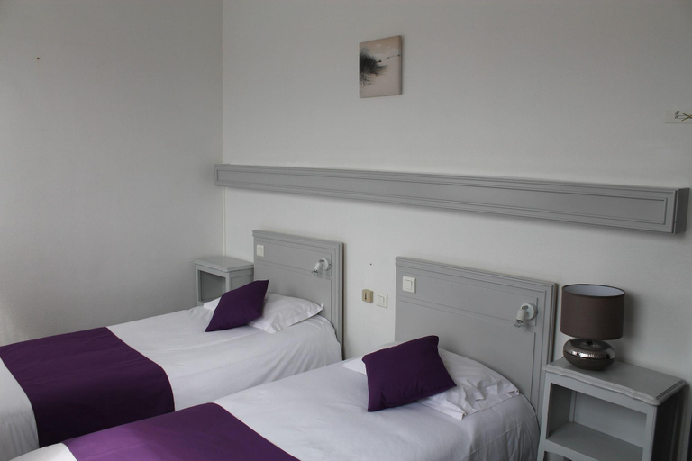 Bedroom 4, Hotel Les Cedres, Pas-de-Calais