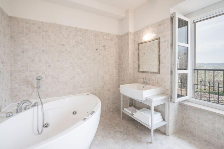 Bathroom 4, Cascina Spinerola, Asti
