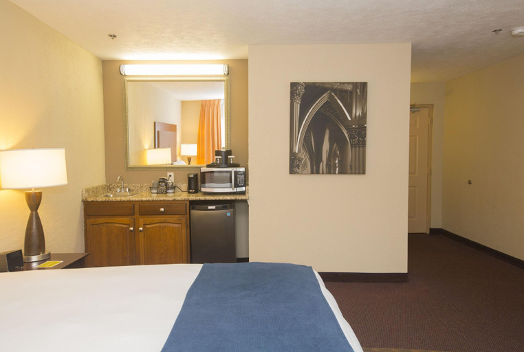 Bedroom 4, Ivy Court Inn & Suites, Saint Joseph
