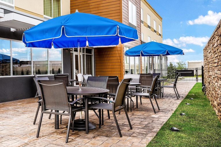 Food & Drinks 5, Fairfield Inn & Suites Van, Van Zandt