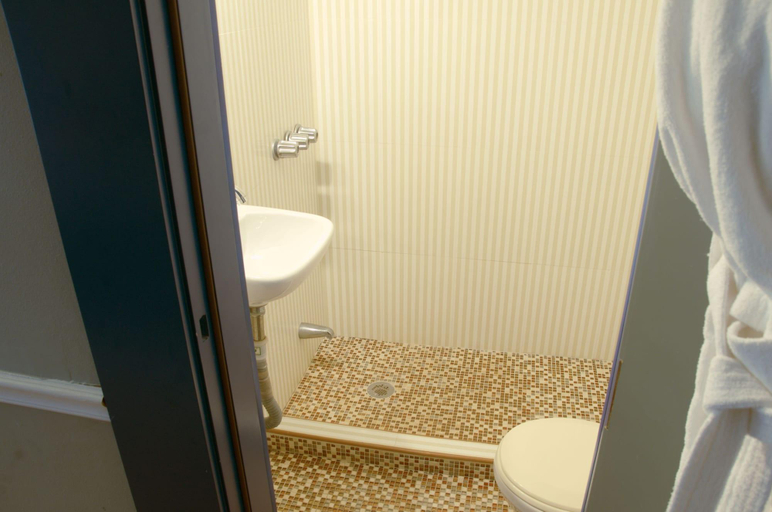 Bathroom 4, Ponce De Leon Hotel, Pinellas