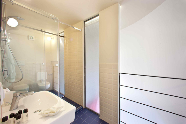 Bathroom 5, Marina Piccola 73, Napoli