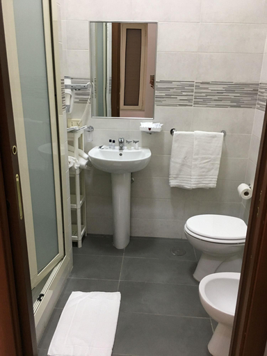 Bathroom 5, Soggiorno Paradiso due, Napoli