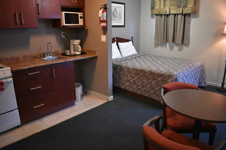 Bedroom 3, Hope Inn & Suites, Fraser Valley
