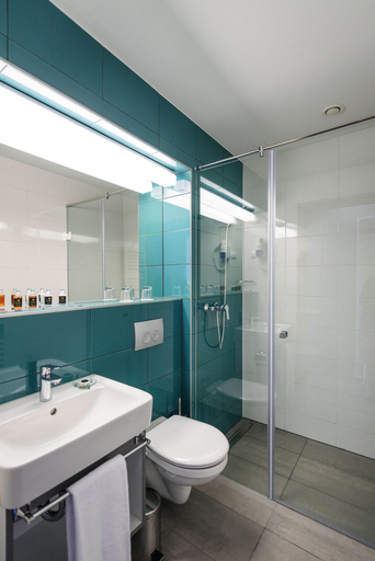 Bathroom 5, Hotel Yacht Wellness & Business, Siófok