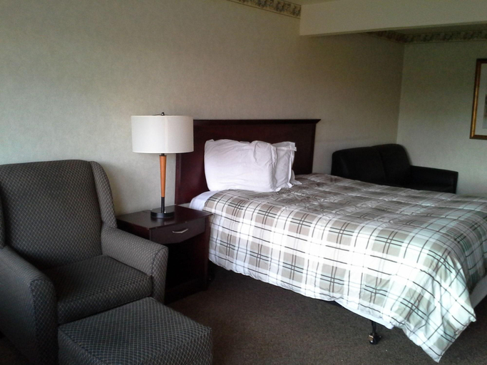 Bedroom 5, Richland Inn and Suites, Benton