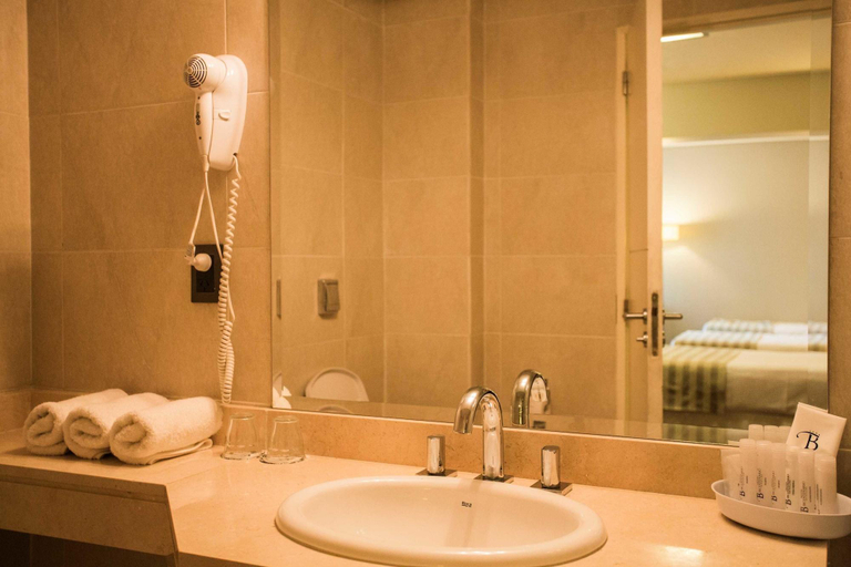 Bathroom 5, Hotel Bicentenario Suites & Spa, Capital